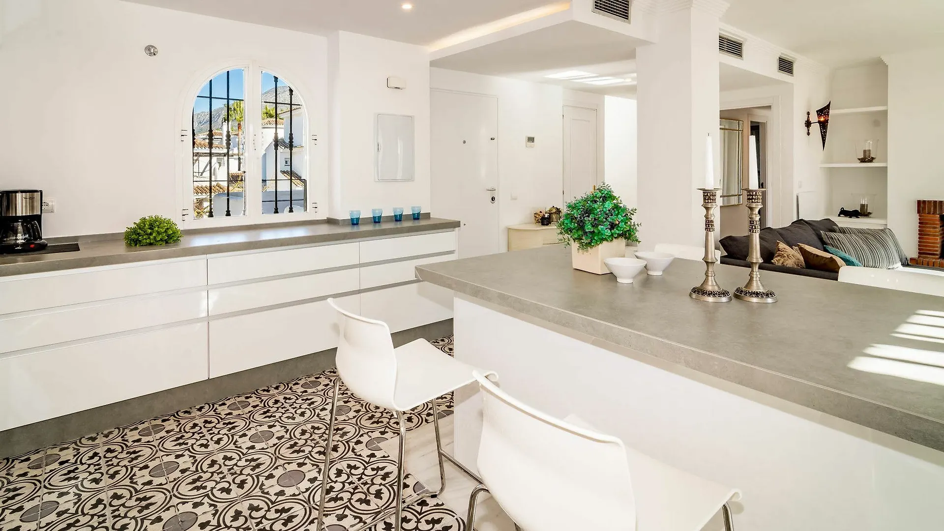 Lnm- Modern 2 Bedroom Penthouse P.Banus 马尔韦利亚